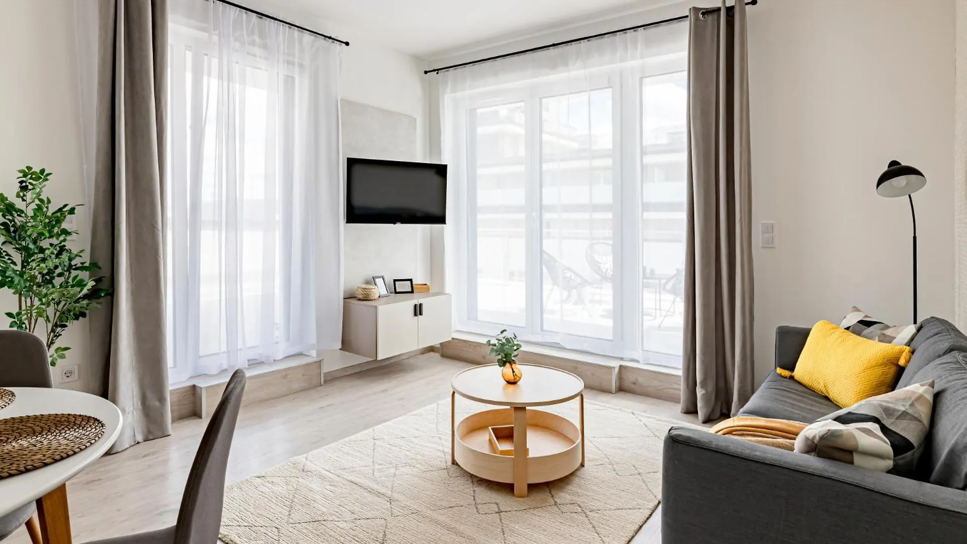 Aparthotel Westside Garden Apartments By Urbanrent Budapest