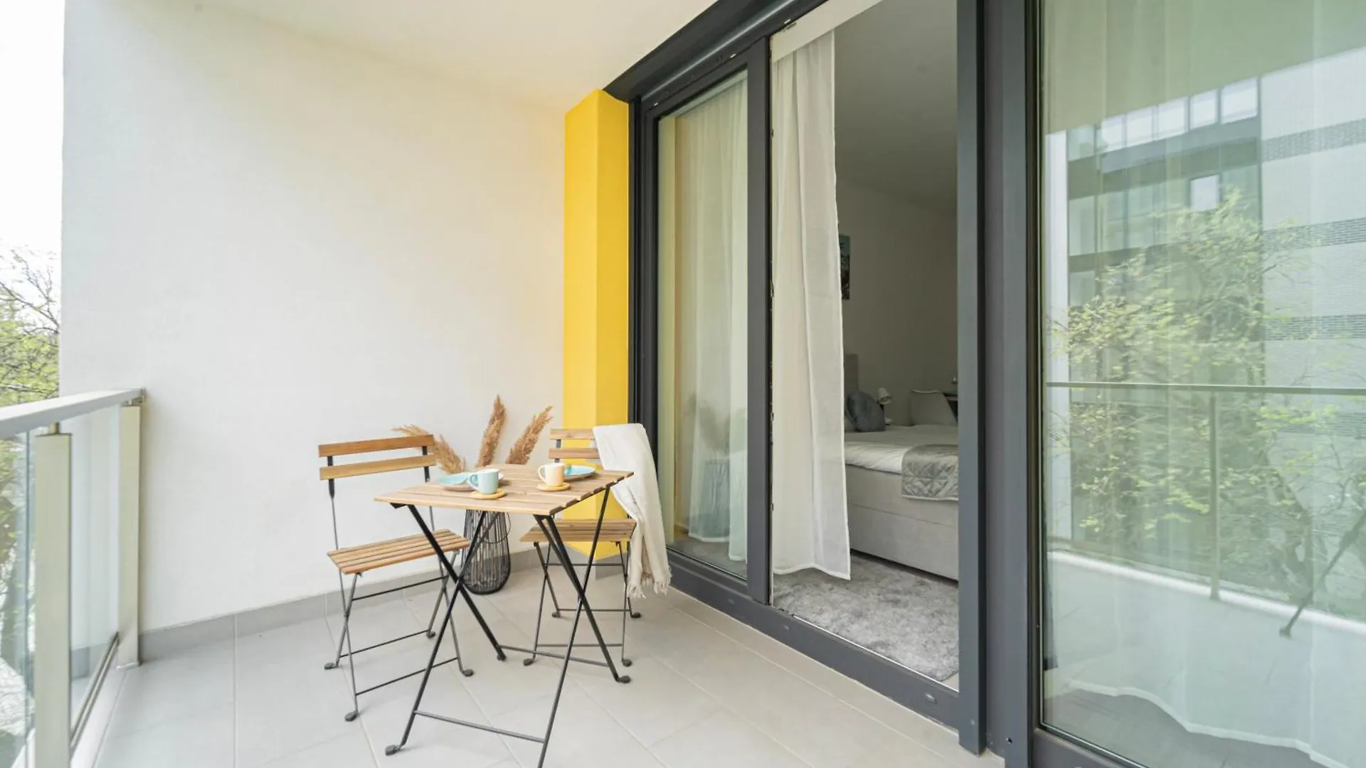 Aparthotel Westside Garden Apartments By Urbanrent Budapest