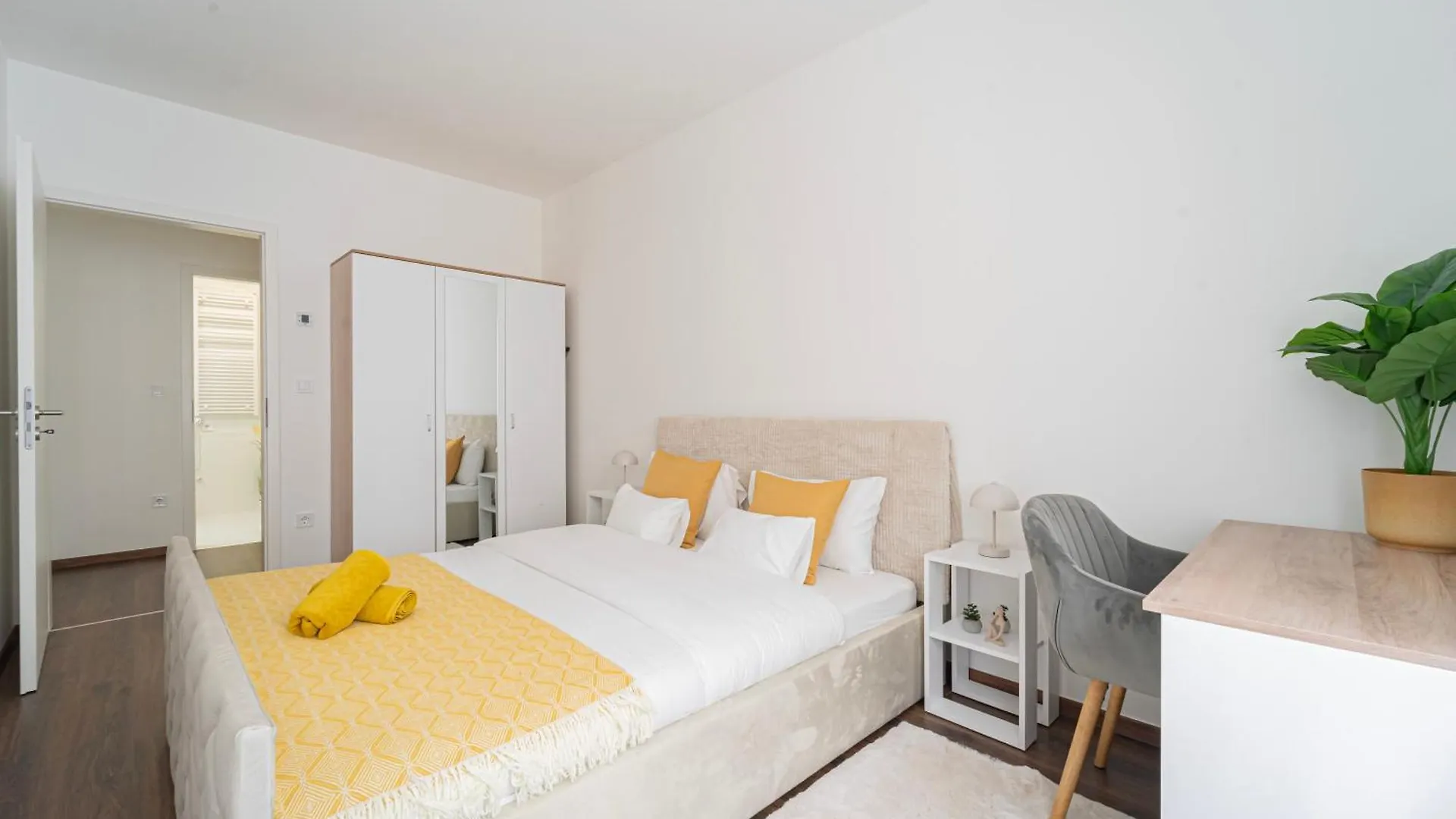 Westside Garden Apartments By Urbanrent Budapest 0*,  Ungheria