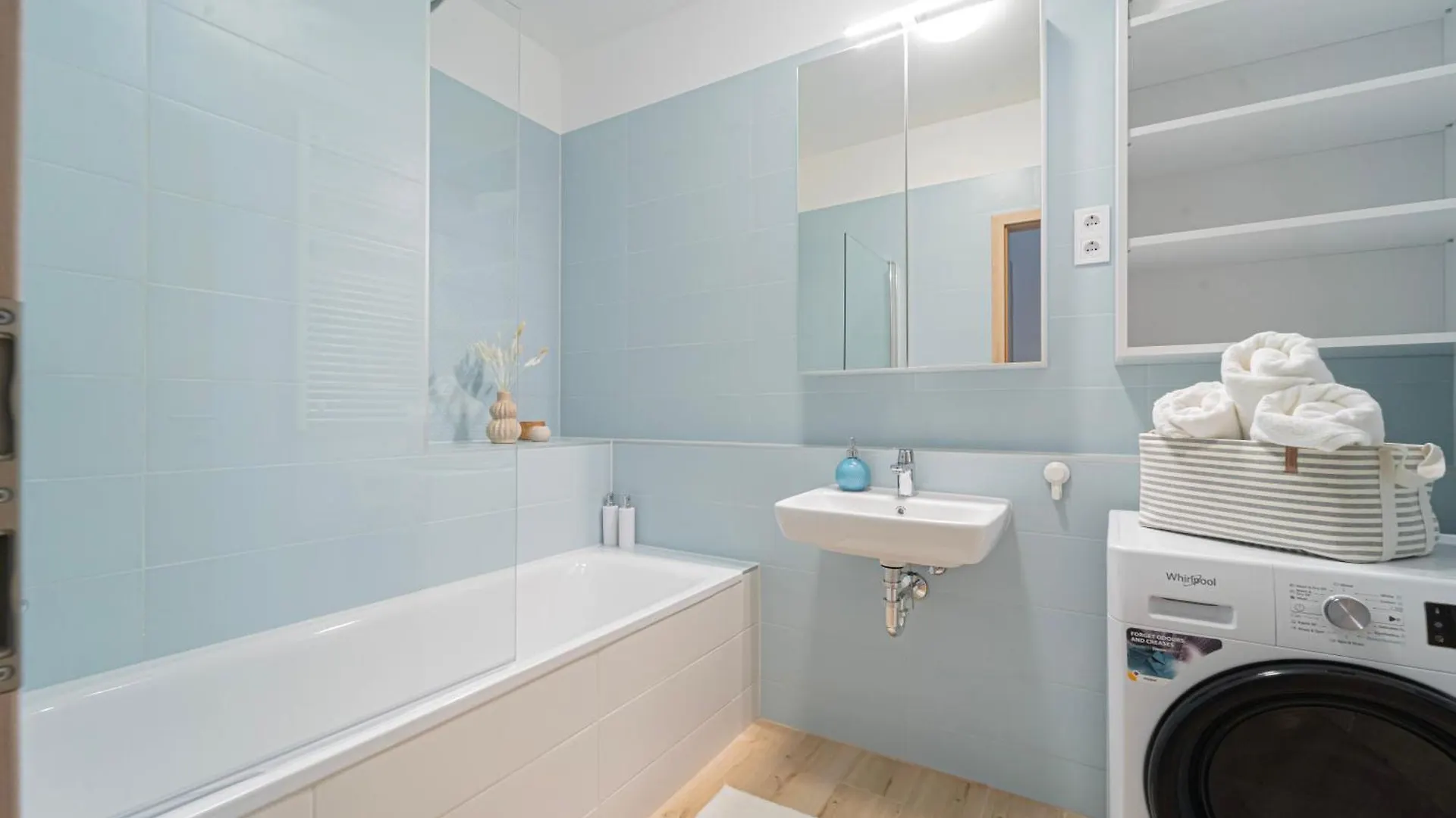 Westside Garden Apartments By Urbanrent Budapest 0*,  Ungheria