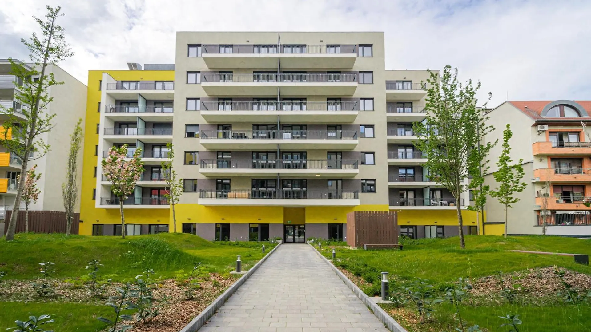 Aparthotel Westside Garden Apartments By Urbanrent Budapest Hungary